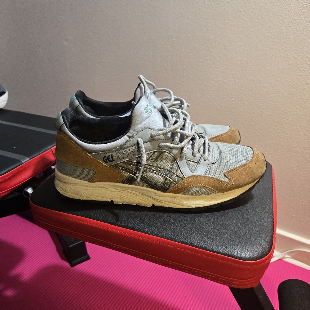 Asics Gel Lyte V turquoise Men's size 10